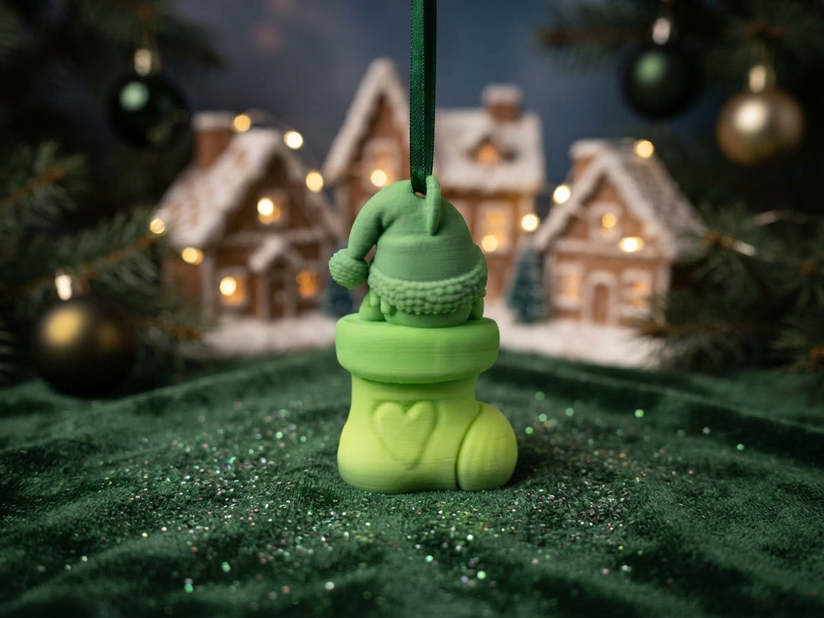 Rückansicht des grünen 3D-Druck Weihnachtsanhängers mit Wichtel und Aufhängeband von fks-design