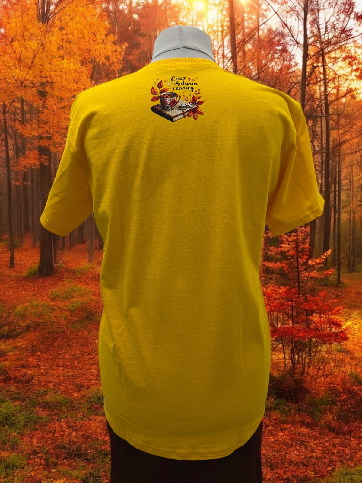 Unisex T-Shirt Herbst Lesezeit gemütliches Buchliebhaber Motiv-Shirt Rückseite von fks-design