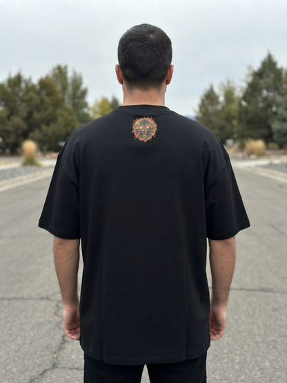 Unisex T-Shirt Fire Lion schwarz – Feuriges Löwen-Motiv Rückenprint von fks-design

