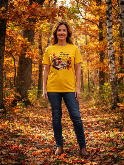 Unisex T-Shirt Herbst Lesezeit gelb – Cozy Autumn Reading Frontansicht im Herbstwald von fks-design
