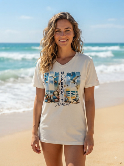 Unisex T-Shirt Meerzeit naturweiß – Sommerliches Meer-Motiv Frontansicht am Strand von fks-design

