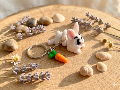 3D Druck Flexi Schlüsselanhänger Hase mit Karotte – Detailansicht bewegliche Glieder von fks-design

