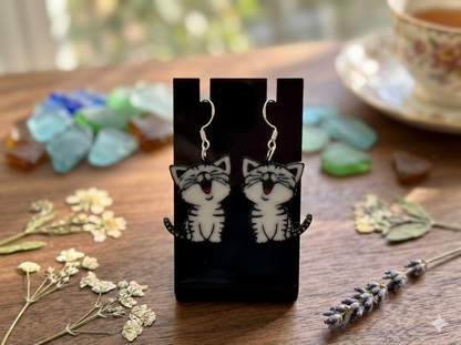 3D Druck Ohrringe Fröhliche Katzen – schwarz-weiße Katzenanhänger mit 925er Sterling Silber Ohrhaken von fks-design
