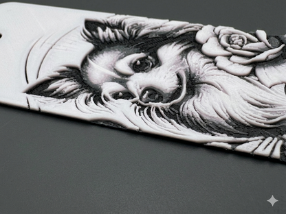 Hueforge Buchmarker Chihuahua mit Rose – fühlbares 3D-Relief aus PLA, Detailansicht – von fks-design
