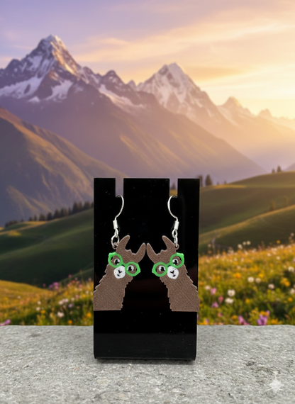 3D Druck Ohrringe Lama mit Brille – stylisches Lama mit Brille, 925er Sterling Silber Ohrhaken von fks-design
