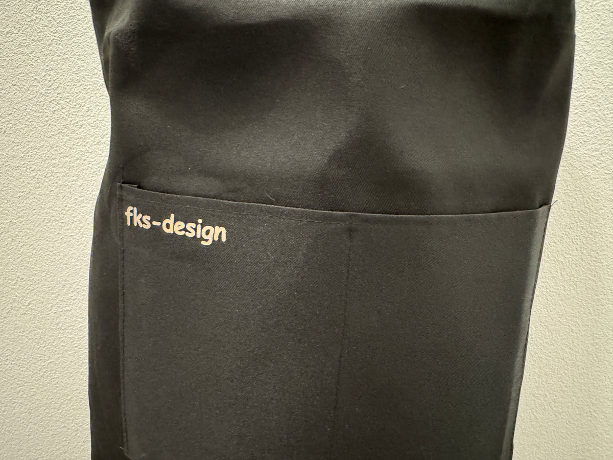 Unisex Koch- Back- Grillschürze Leo Schneemann DTF-Druck schwarz – Detailansicht von fks-design
