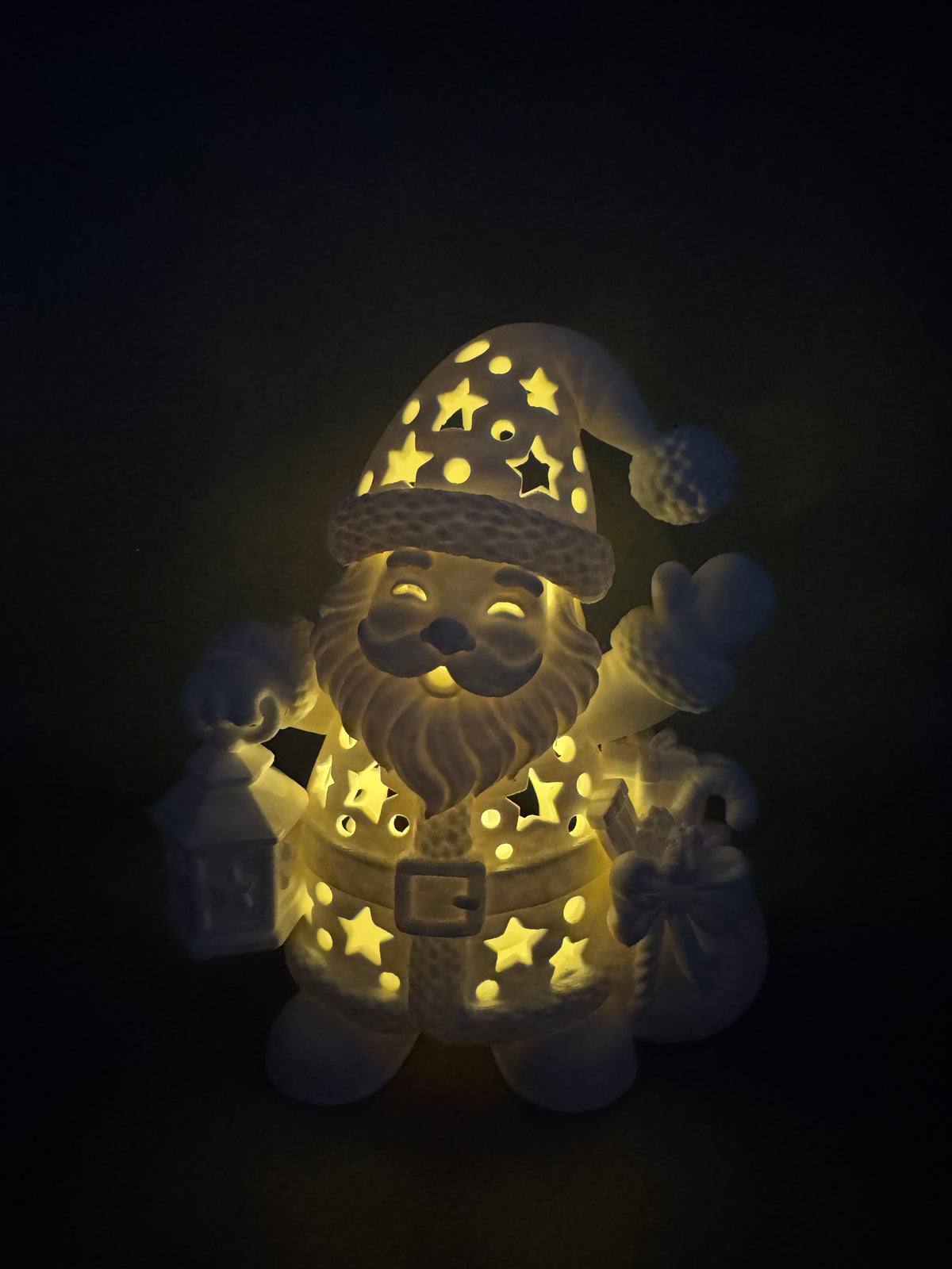 3D-gedruckter Weihnachtsmann mit Laterne und Geschenkesack als LED-Teelichthalter von fks-design

