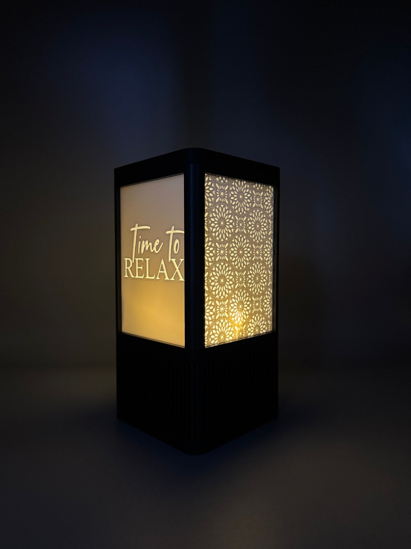 3D-gedruckte Relax-Lampe von fks-design - Seitenansicht mit Lichteffekt

