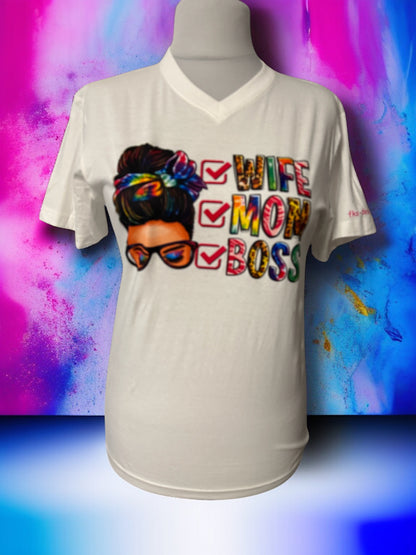 Unisex T-Shirt Wife Mom Boss starkes Frauen Spruch-Shirt Vorderseite von fks-design

