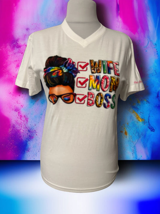 Unisex T-Shirt Wife Mom Boss starkes Frauen Spruch-Shirt Vorderseite von fks-design


