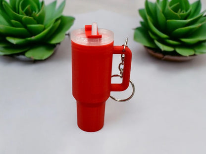 Schlüsselanhänger XL Mini 40 OZ Trinkbecher mit Geheimfach, 3D-Druck in rot, von fks-design
