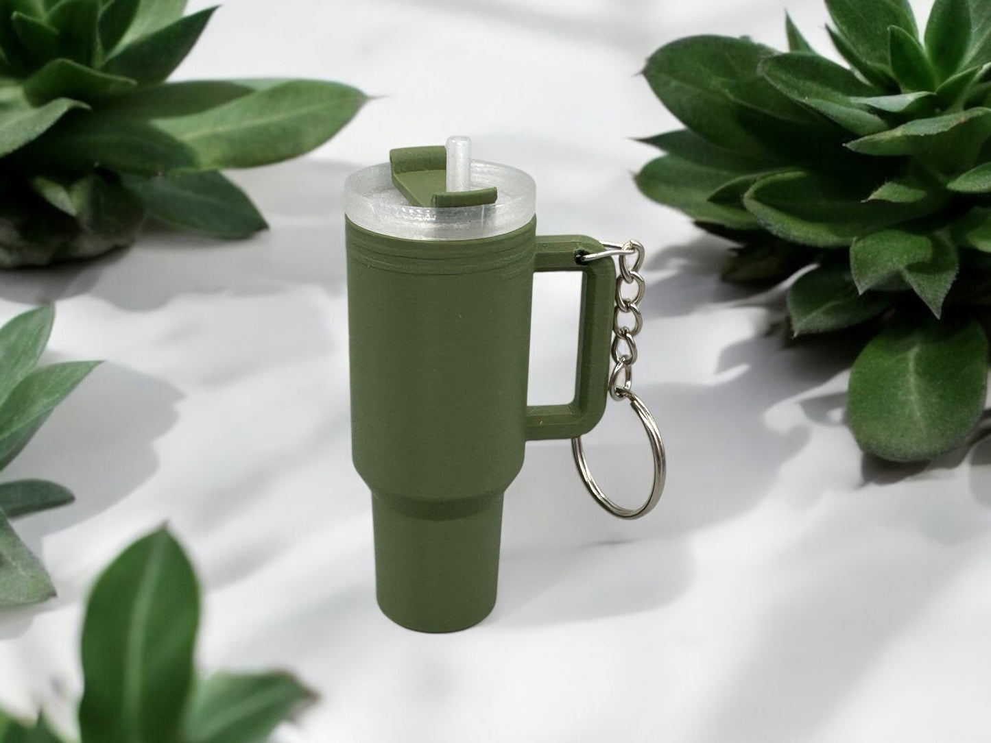 Schlüsselanhänger XL Mini 40 OZ Trinkbecher mit Geheimfach, 3D-Druck in oliv, von fks-design
