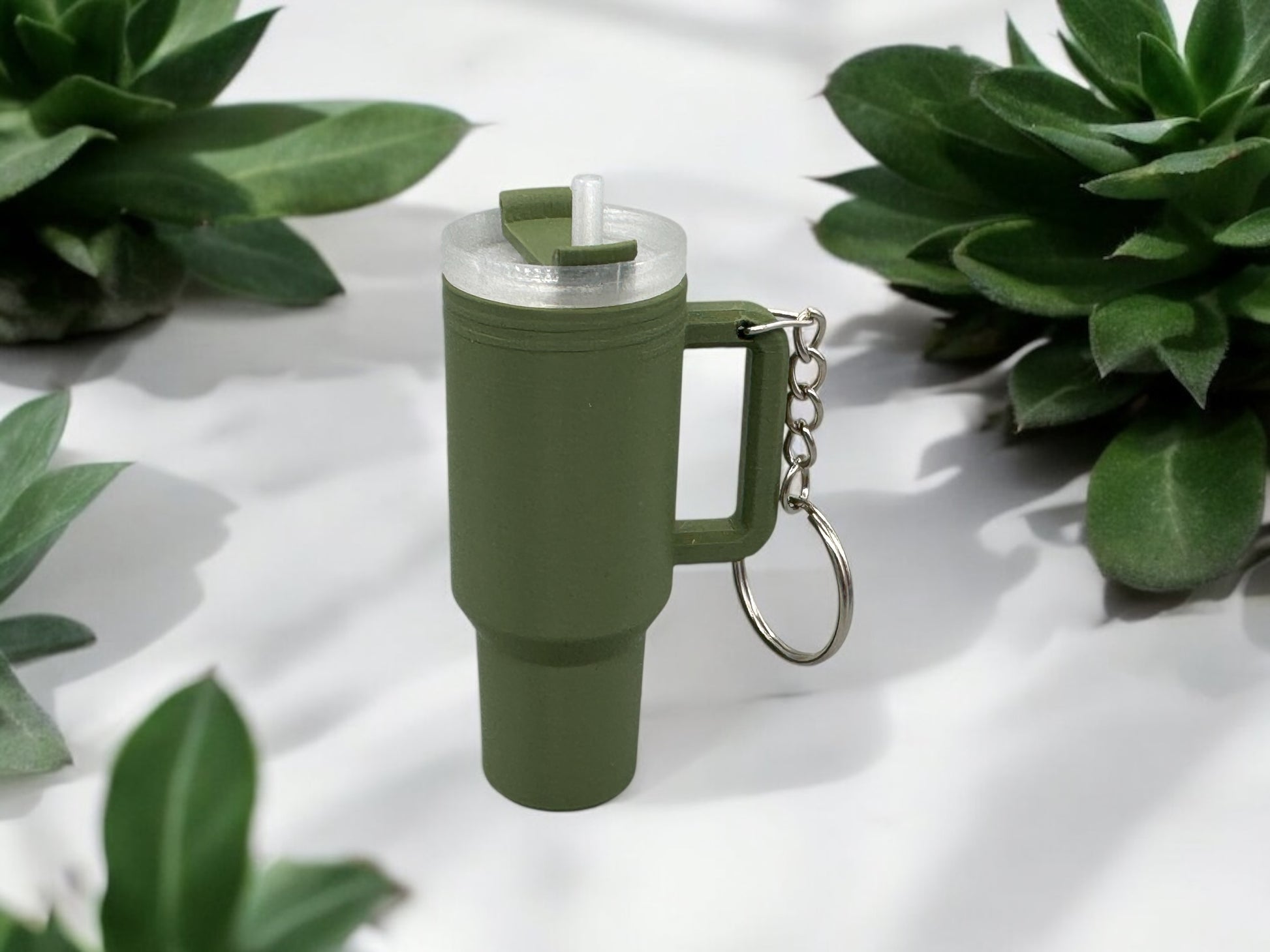 Schlüsselanhänger XL Mini 40 OZ Trinkbecher mit Geheimfach, 3D-Druck in oliv, von fks-design
