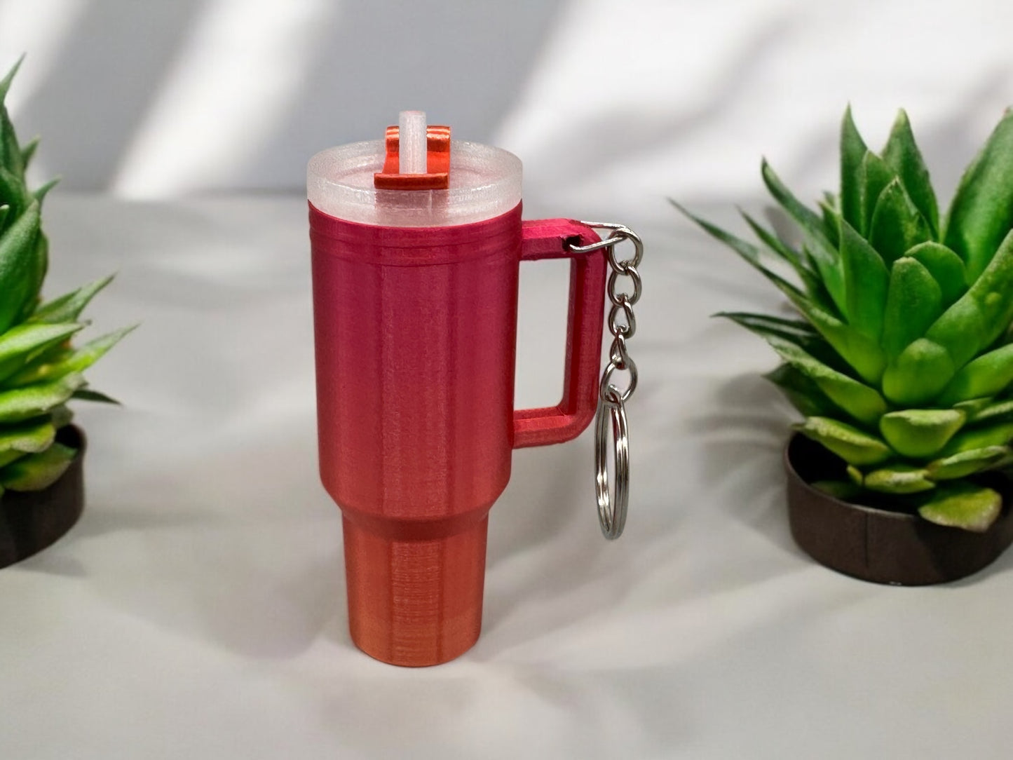 Schlüsselanhänger XL Mini 40 OZ Trinkbecher mit Geheimfach, 3D-Druck in rosa Farbverlauf, von fks-design
