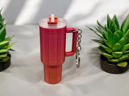 Schlüsselanhänger XL Mini 40 OZ Trinkbecher mit Geheimfach, 3D-Druck in rosa Farbverlauf, von fks-design
