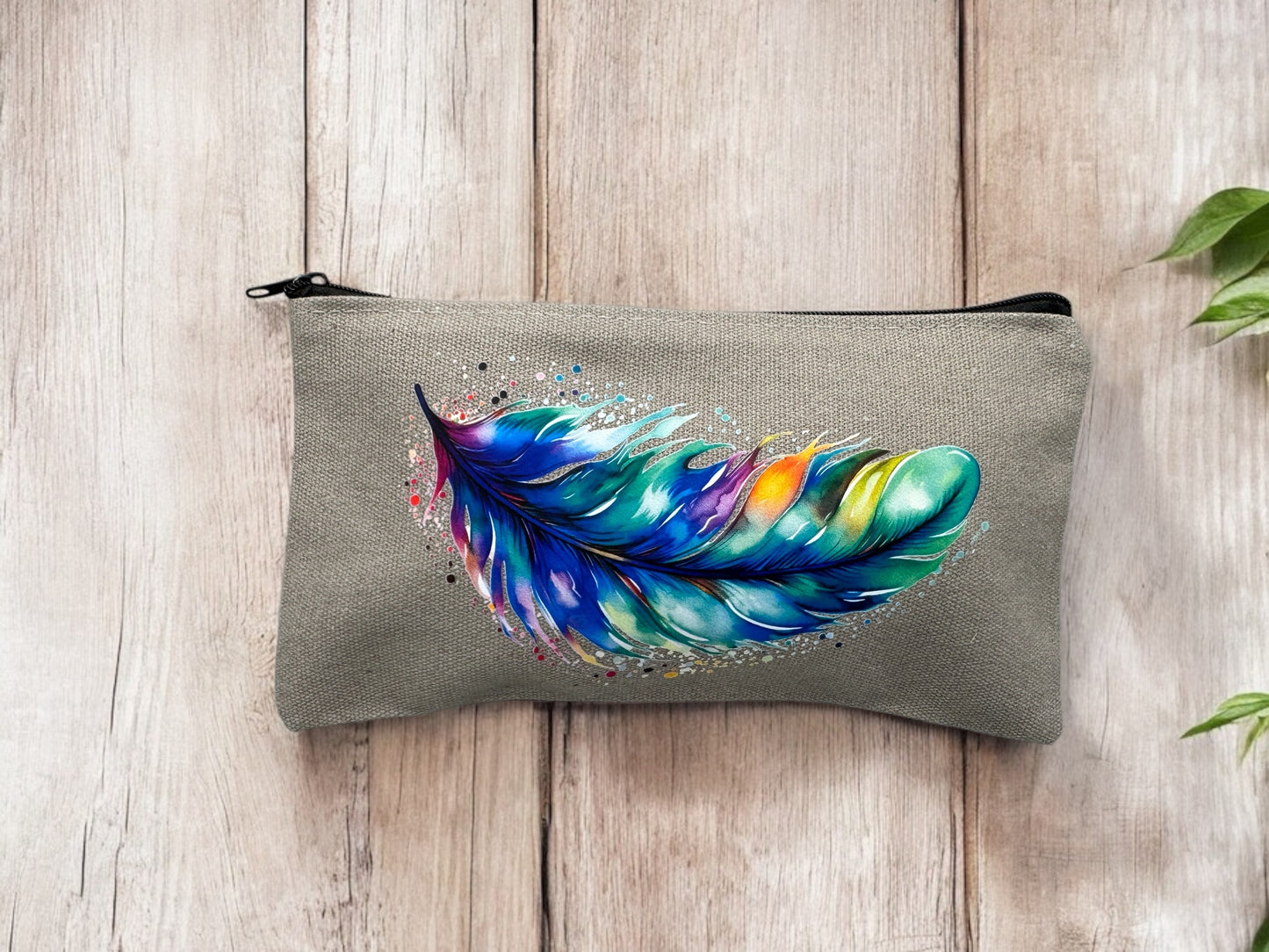 Kleines Etui „Bunte Feder“ – Kosmetiktasche & Leckerlibeutel – Grau