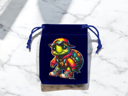 Samtbeutel " Coolio Turtle " mit Kordelzug! 7 x 9 cm