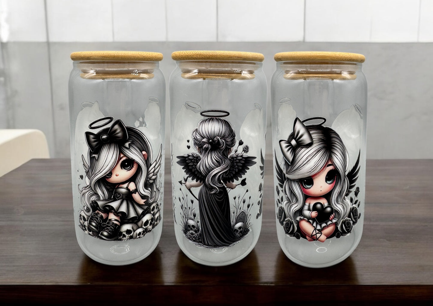 Trinkglas Gothic Girl 1 550ml mit Bambusdeckel und Trinkhalm UV-DTF Motiv von fks-design
