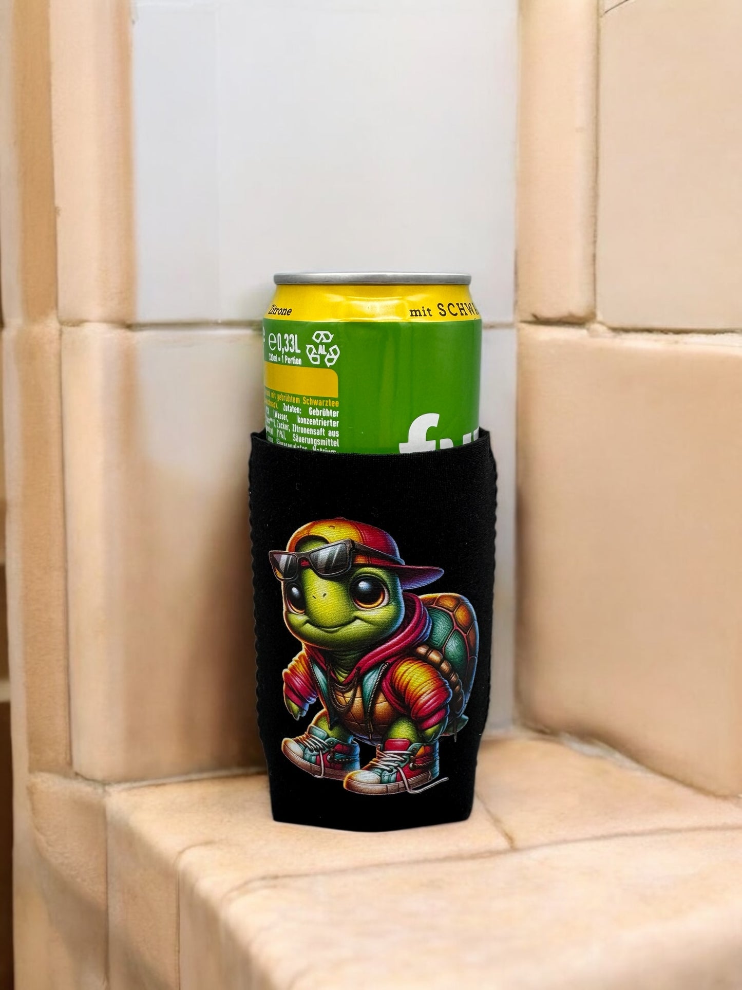 Dosenmanschette Coolio Turtle - Neopren Dosenkühler Schildkröte DTF-Druck - fks-design
