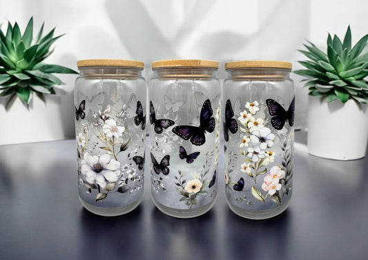 Trinkbecher Schwarze Schmetterlinge mit Bambusdeckel und Trinkhalm UV-DTF Motiv 550ml von fks-design
