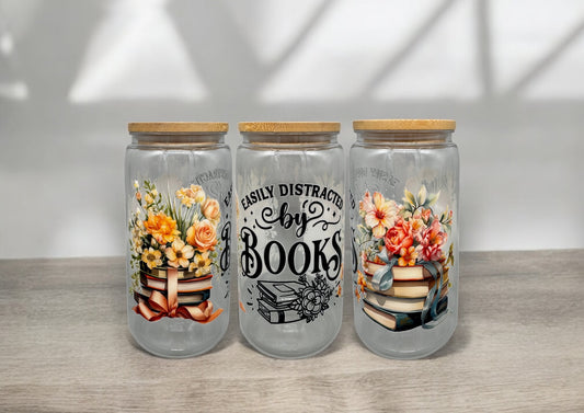 Trinkbecher Easily Distracted By Books mit Bambusdeckel und Trinkhalm UV-DTF Motiv 550ml von fks-design
