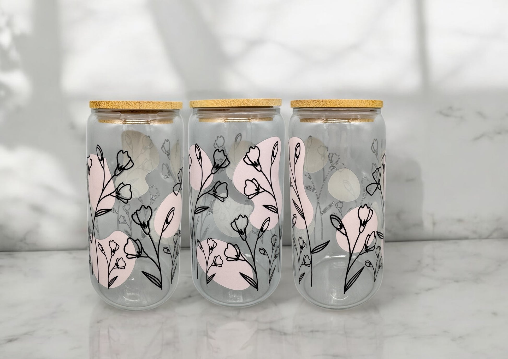 Trinkglas Linienblumen 550ml mit Bambusdeckel und