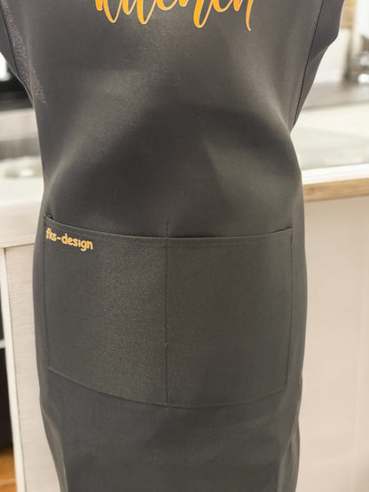Unisex Grillschürze Queen of the Kitchen schwarz mit DTF-Druck Detailansicht von fks-design
