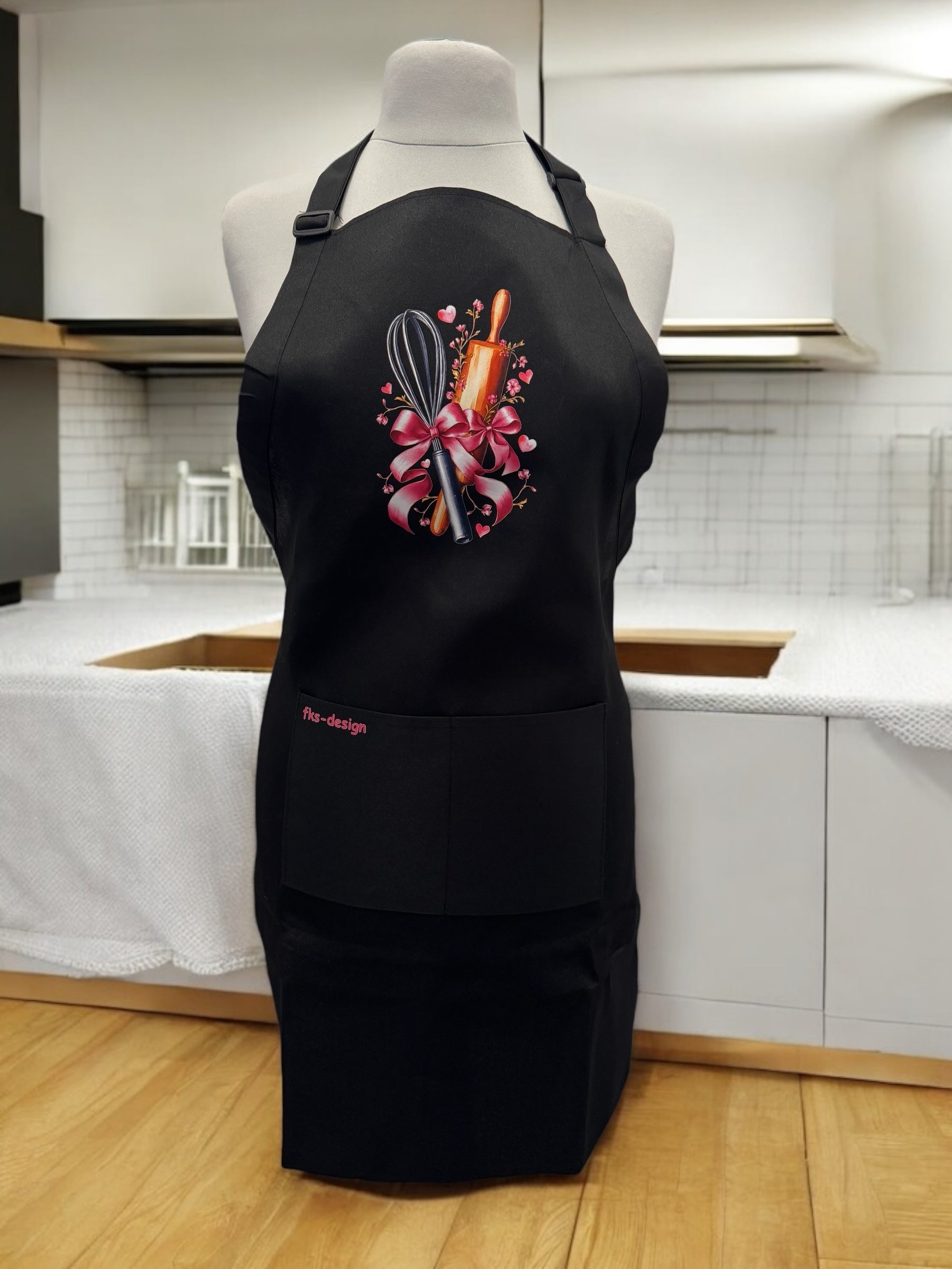 Unisex Grillschürze Küchenliebe schwarz mit DTF-Druck Vorderansicht von fks-design
