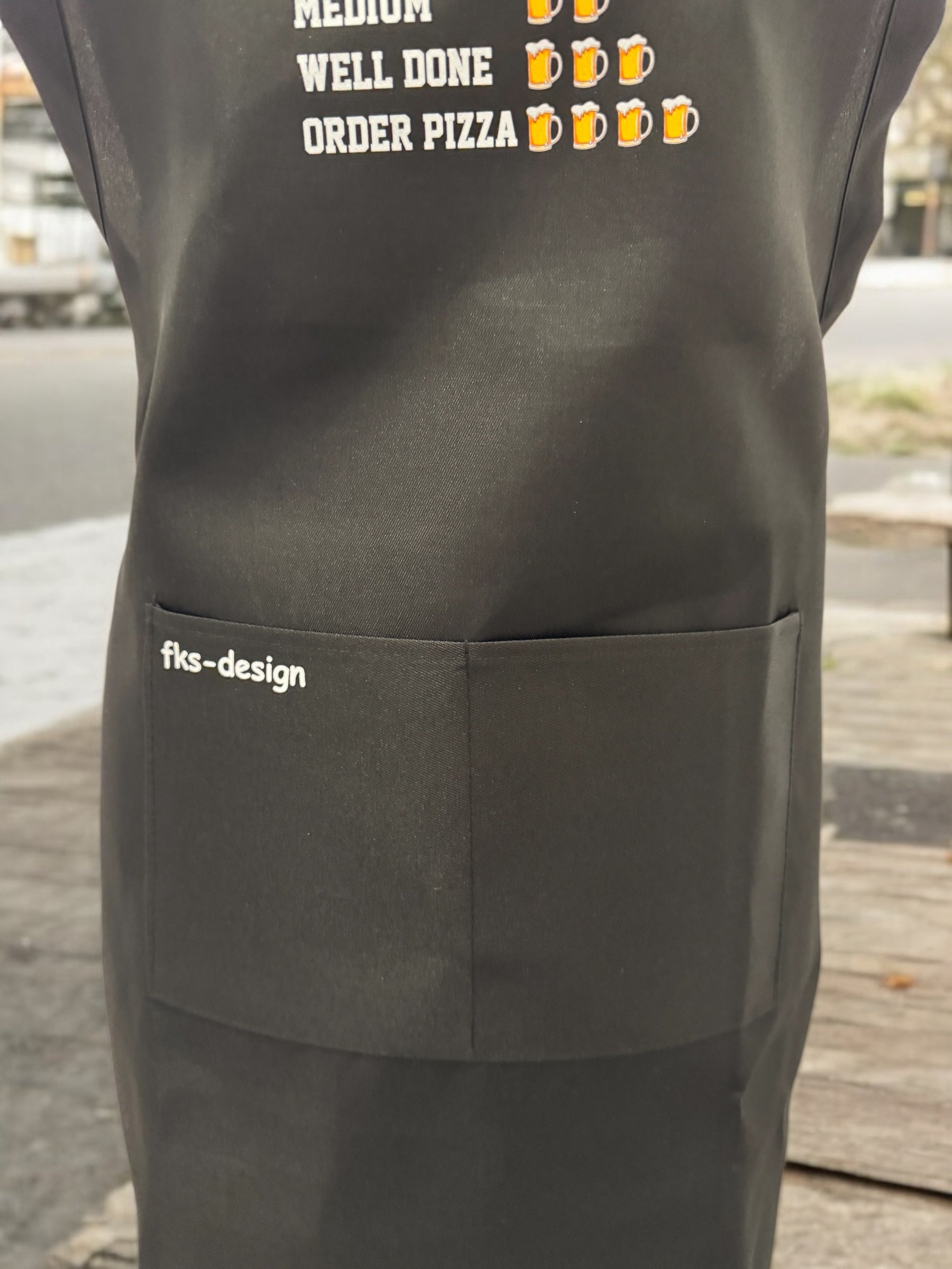Unisex Grillschürze BBQ Timer schwarz mit DTF-Druck Detailansicht von fks-design

