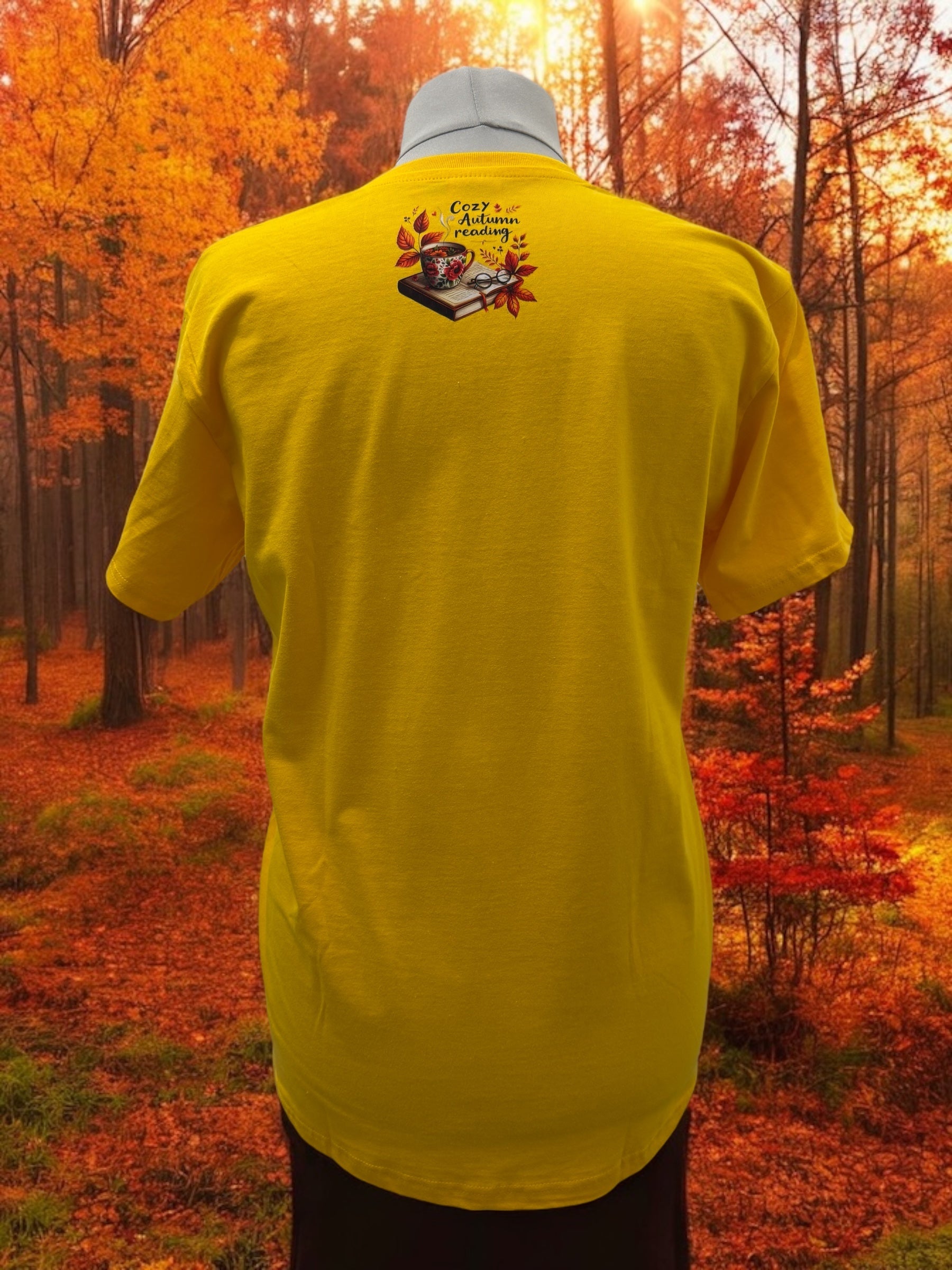 Unisex T-Shirt Herbst Lesezeit gemütliches Buchliebhaber Motiv-Shirt Rückseite von fks-design

