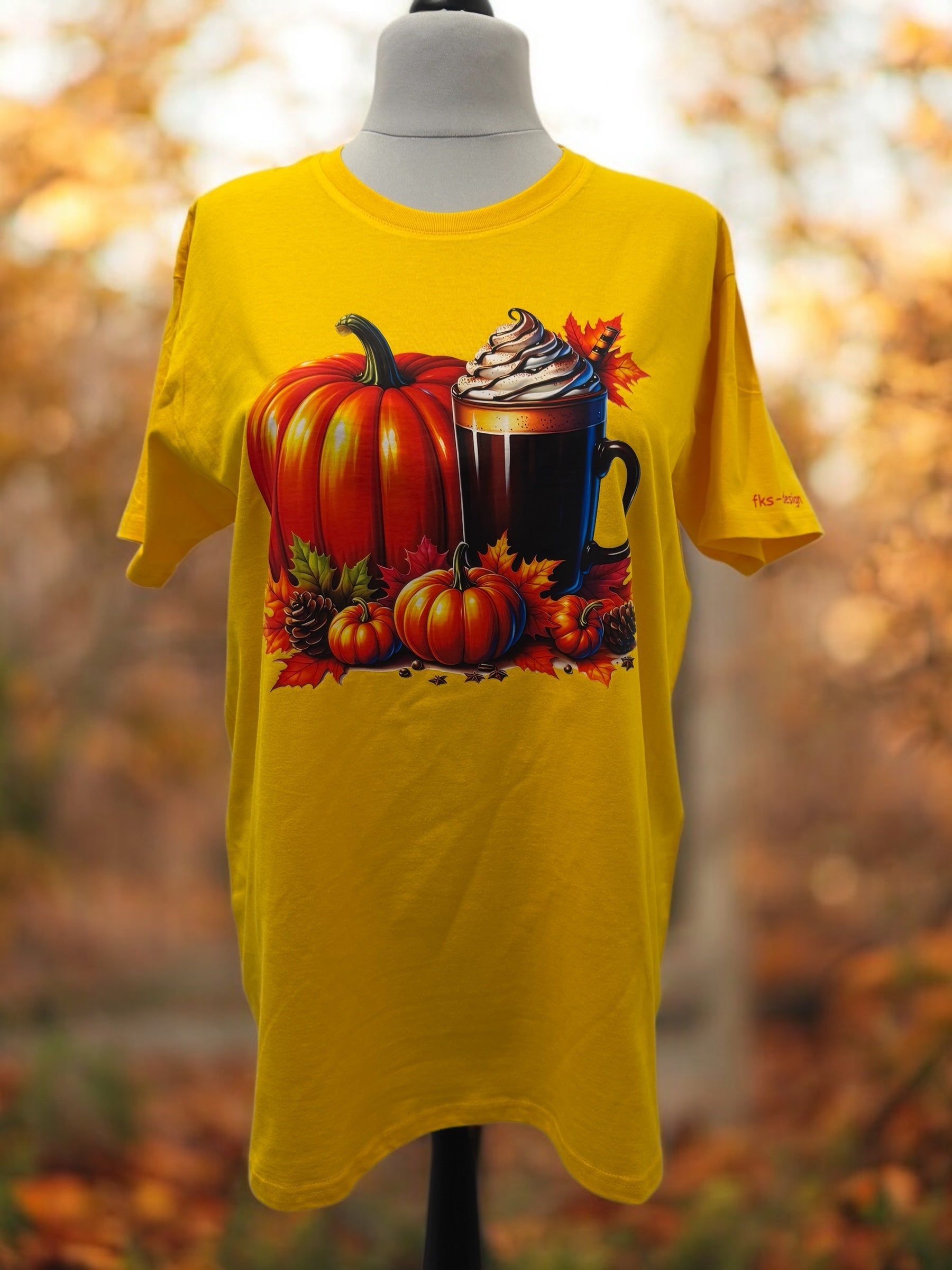 Unisex T-Shirt Kürbis Latte witziges Herbst Kaffee Motiv-Shirt Vorderseite von fks-design
