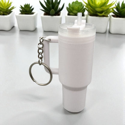 Schlüsselanhänger XL Mini 40 OZ Trinkbecher mit Geheimfach, 3D-Druck in weiß, von fks-design
