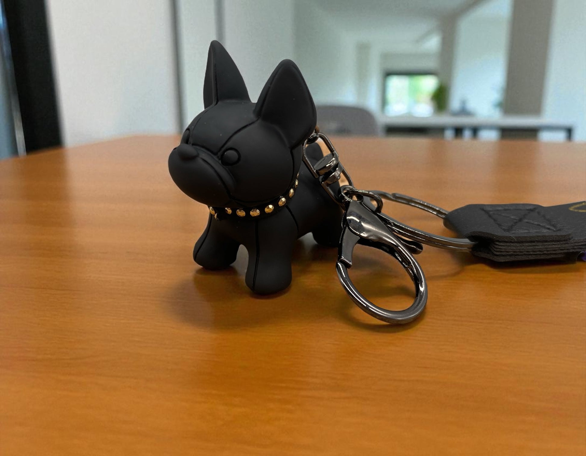 Schlüsselanhänger Französische Bulldogge Silikon Schwarz mit Lederoptik-Band und Karabiner von fks-design
