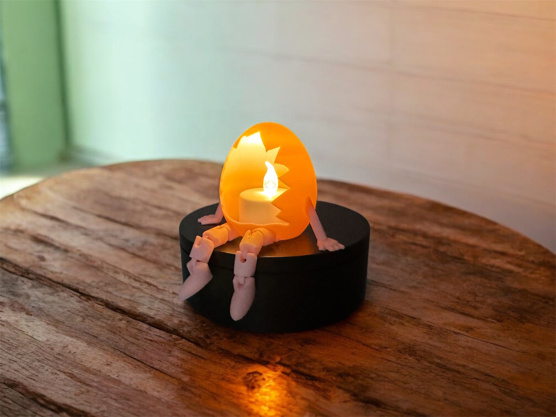 3D Druck LED Teelichthalter Bewegliches Ei – Frontansicht aufgebrochenes Ei mit Flexi-Armen von fks-design
