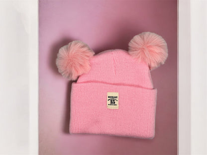 Gestrickte Kinder Mütze mit Pompoms in Rosa – weiche Strickmütze für Kinder von fks-design
