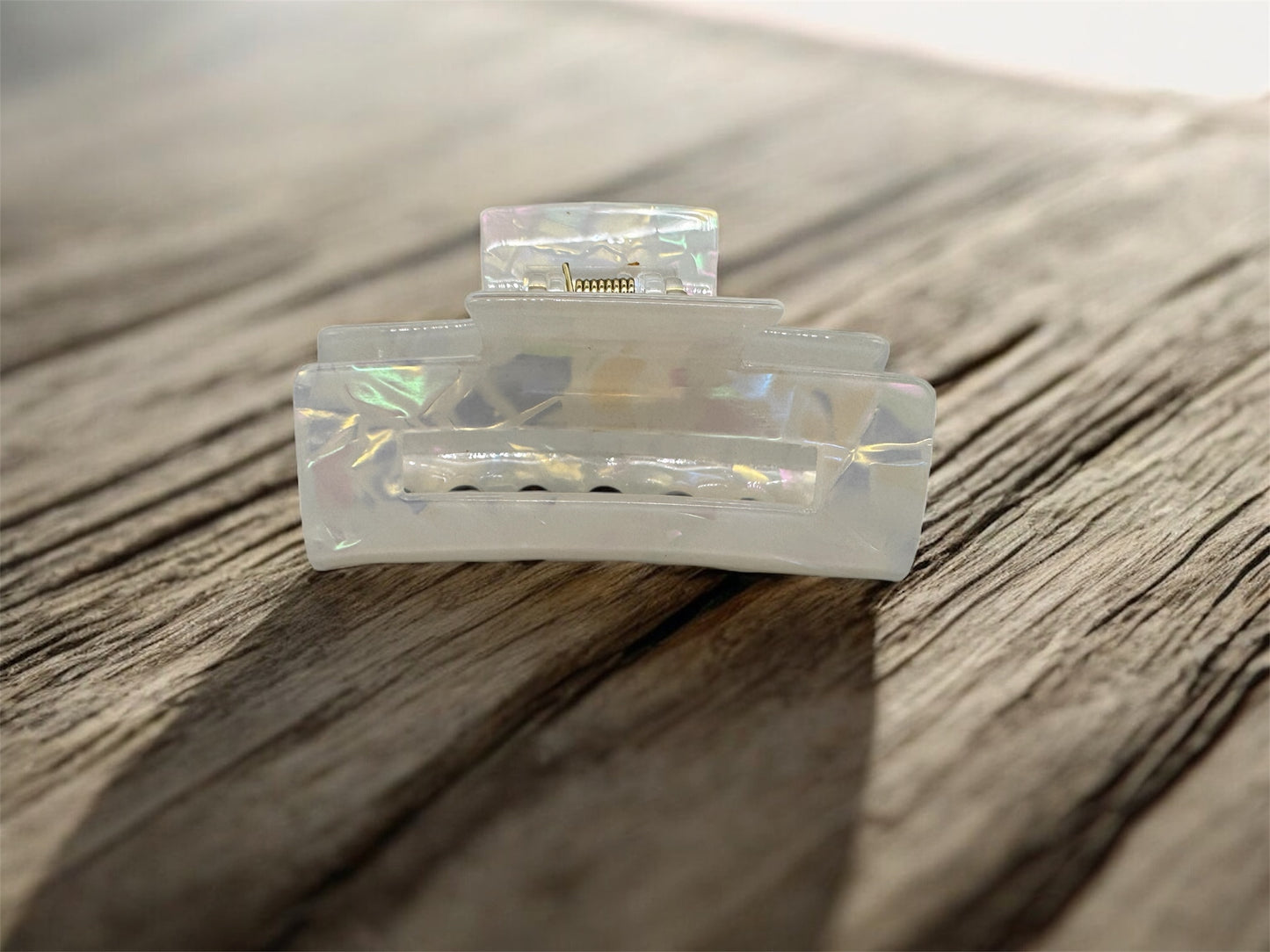 Haarklammer Shiny mit holografischem Effekt – Detailansicht holografischer Effekt bei Lichteinfall von fks-design
