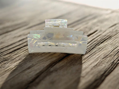 Haarklammer Shiny mit holografischem Effekt – Detailansicht holografischer Effekt bei Lichteinfall von fks-design
