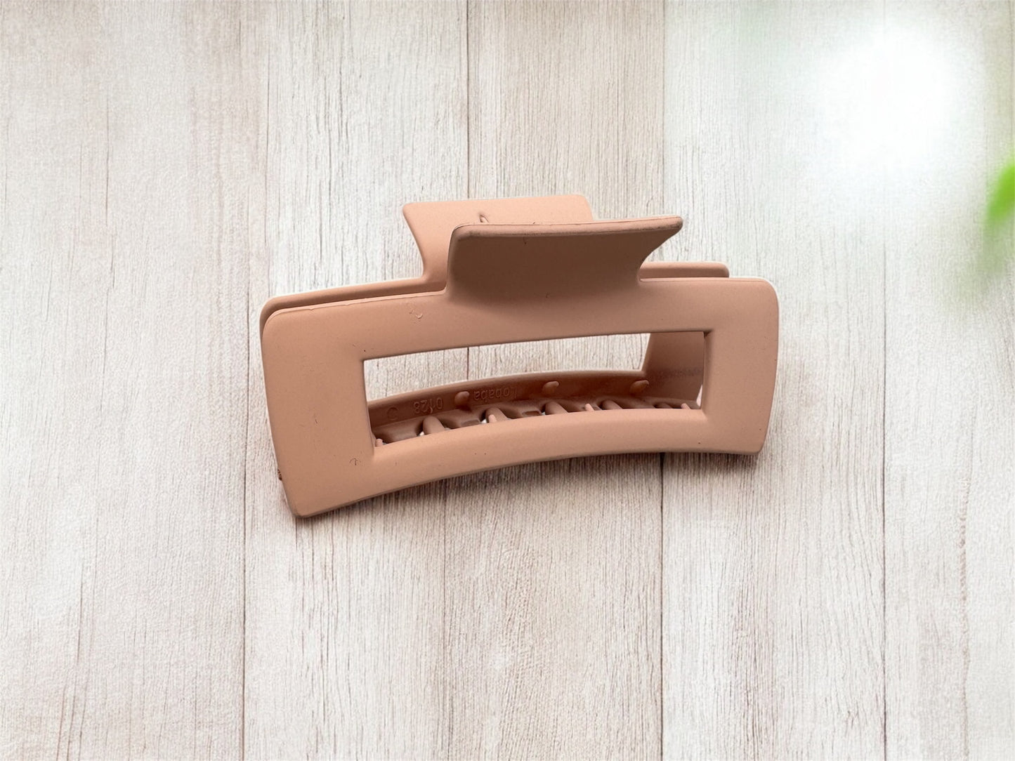 Rechteckige Soft Touch Haarklammer – Farbe Beige von fks-design
