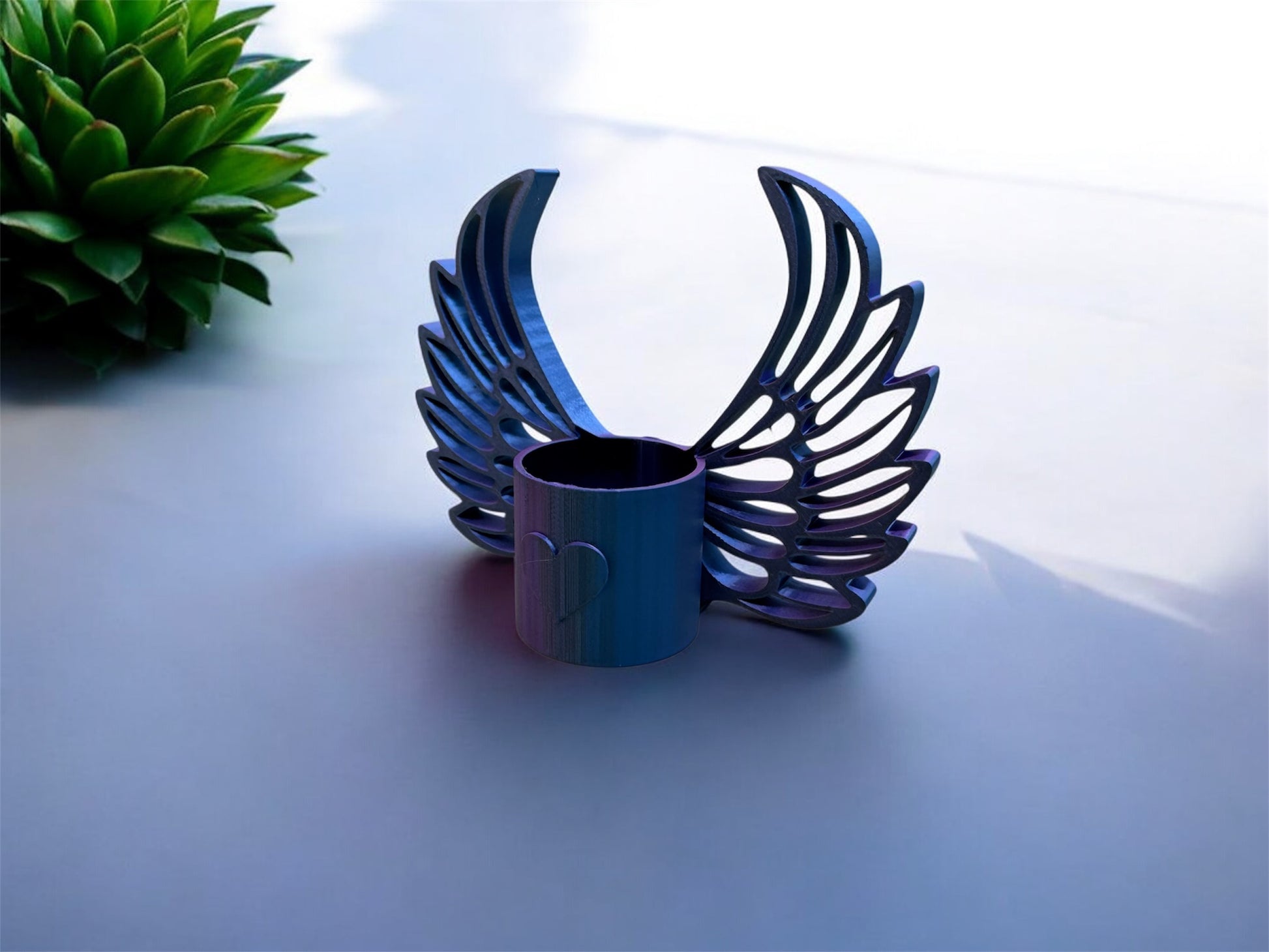 3D-gedruckter Teelichthalter Engelsflügel von fks-design - Detailansicht Herz-Design
