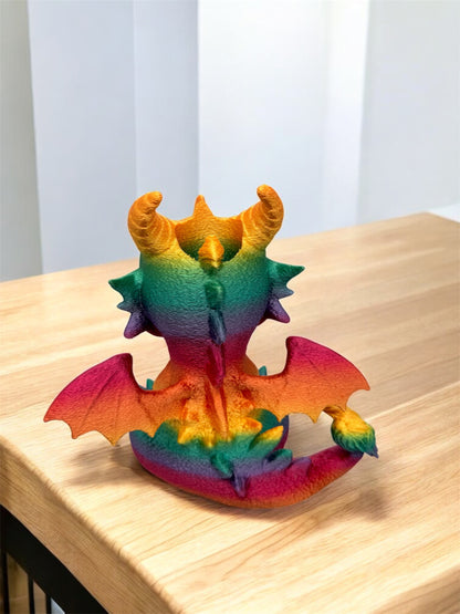Stiftehalter Drache 3D-Druck Silk-PLA Regenbogen-Farbverlauf Rückansicht von fks-design
