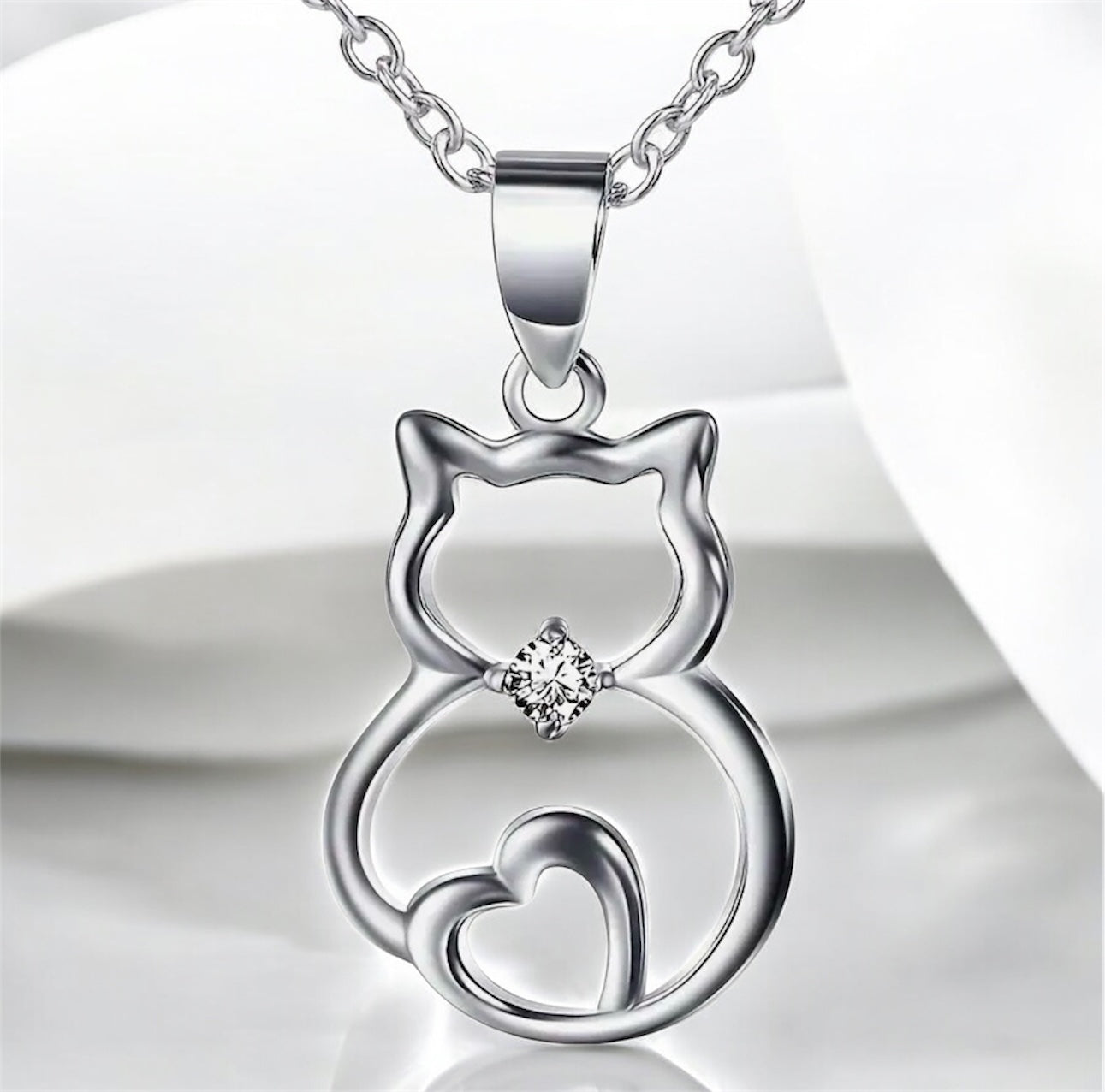 Elegante Halskette Katze mit weißem Zirkonia – filigrane Katzensilhouette mit Herz-Detail und funkelndem Zirkonia von fks-design
