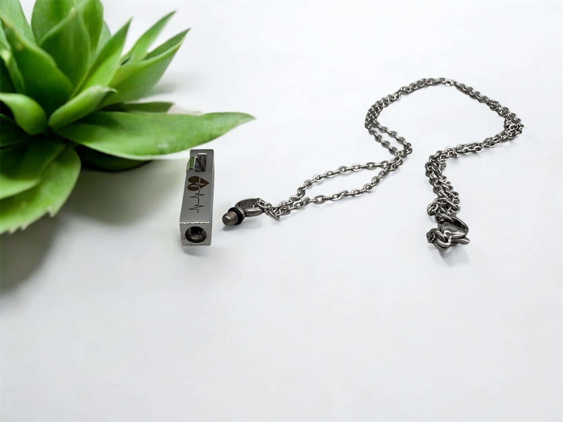 Urnen Halskette Forever Loved mit Herzlinie Gravur und Schraubverschluss Erinnerungsschmuck

