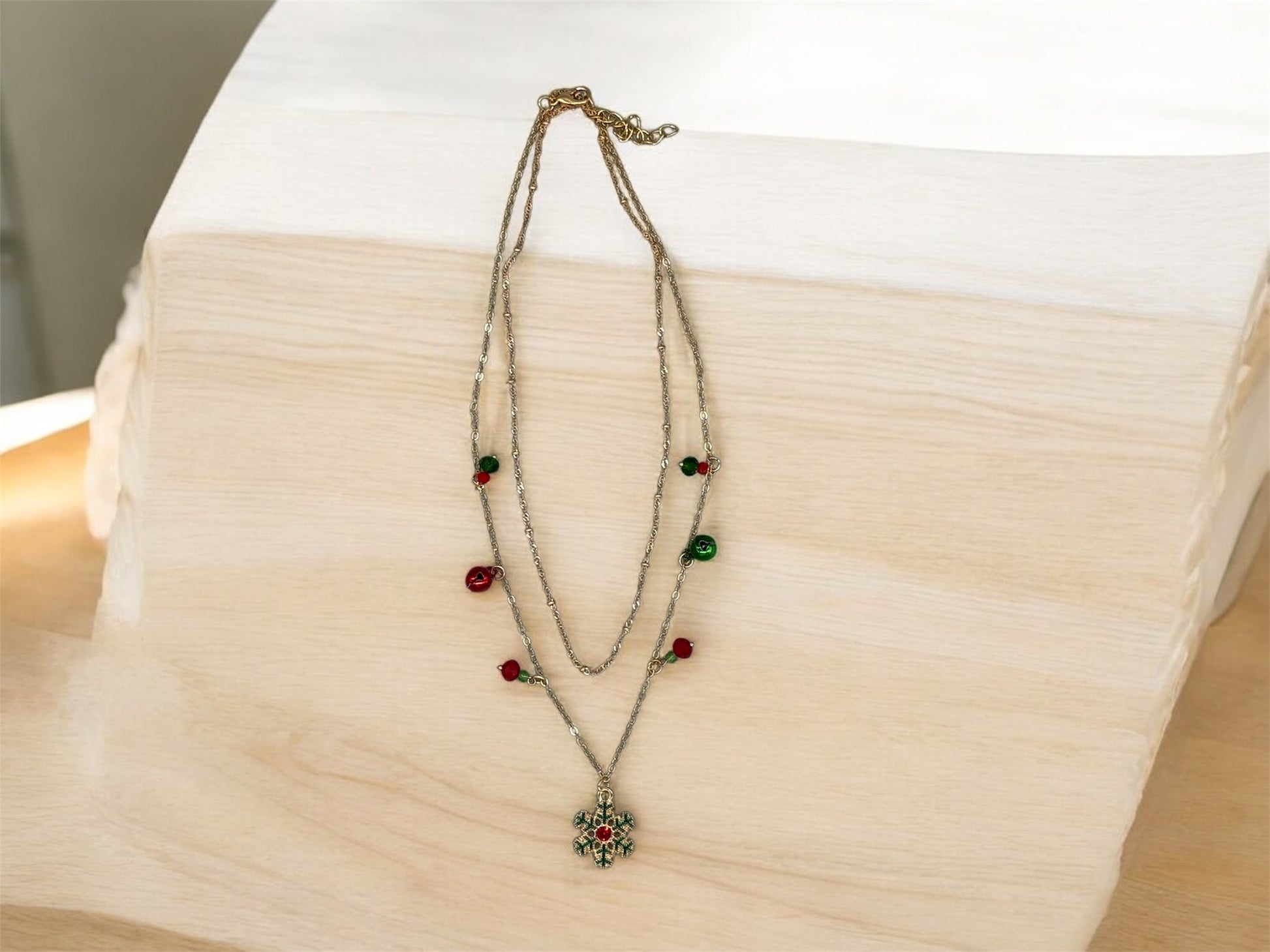 Weihnachts Halskette Winterglanz – festlicher Schmuck mit goldfarben veredelter Zinklegierung von fks-design
