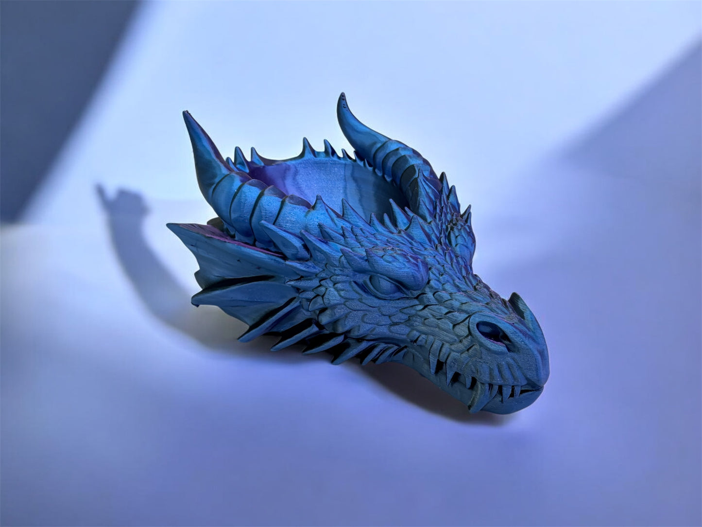 3D-Druck Drachenkopf Ablage von fks-design - Fantasy Aufbewahrung Schwarz/Lila/Blau
