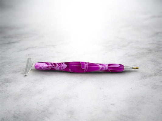 Ergonomischer Diamond Painting Stift Purple Swirl – Lila Marmor Design inkl. Aufsätze von fks-design
