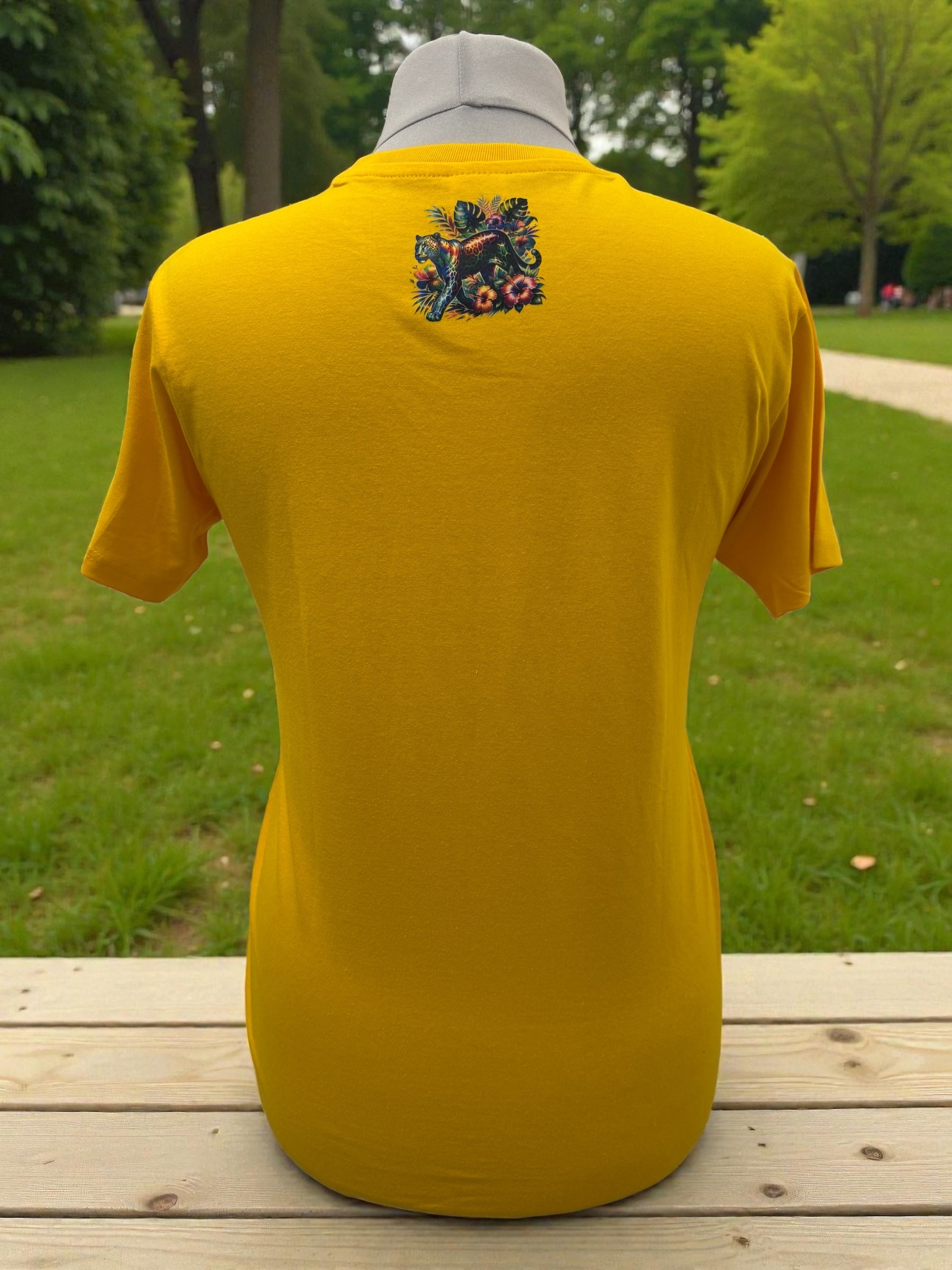 Unisex T-Shirt Blumen Jaguar Natur Motiv-Shirt Rückseite von fks-design

