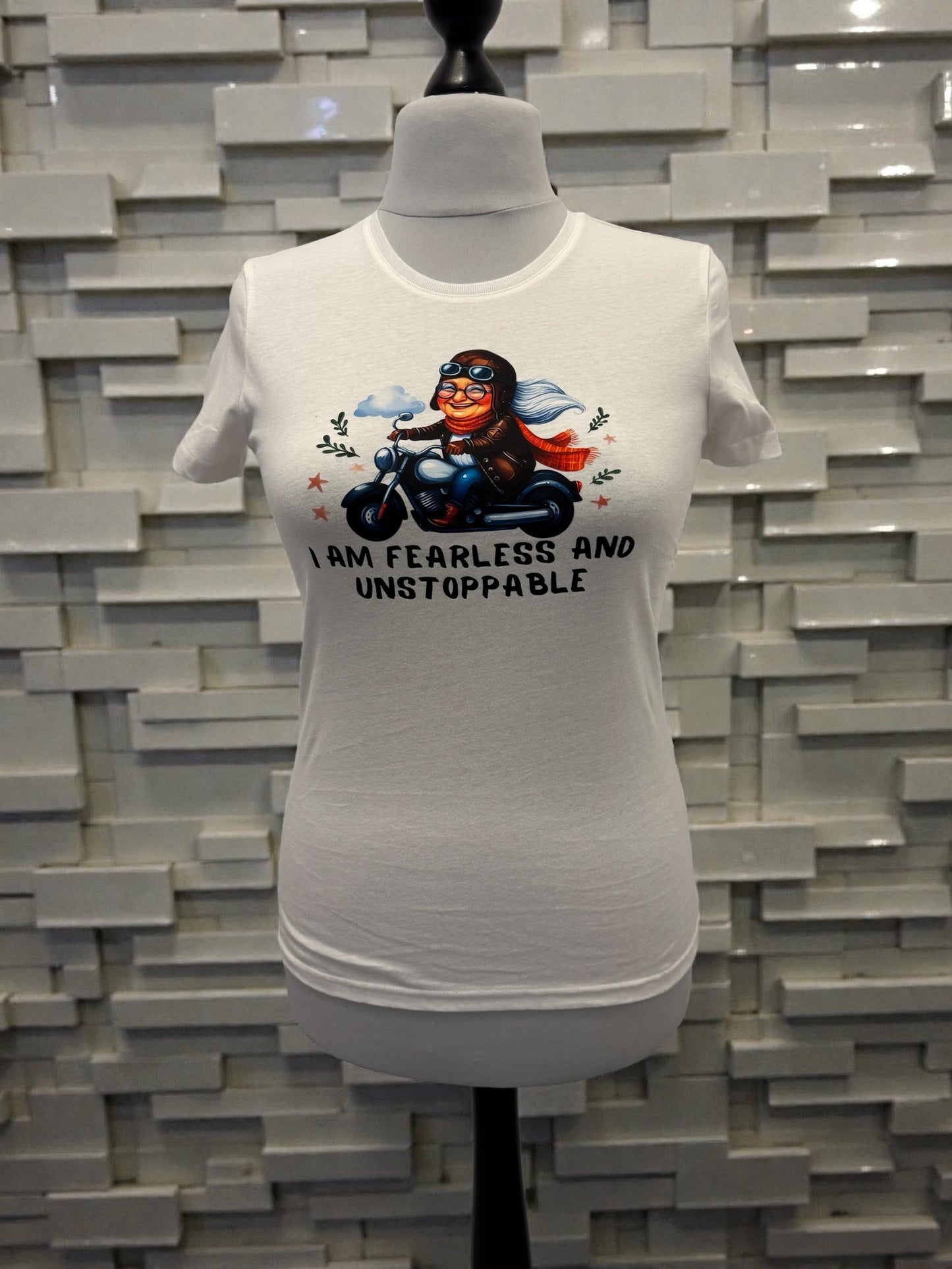 Damen T-Shirt Unaufhaltsame Oma Vorderseite von fks-design

