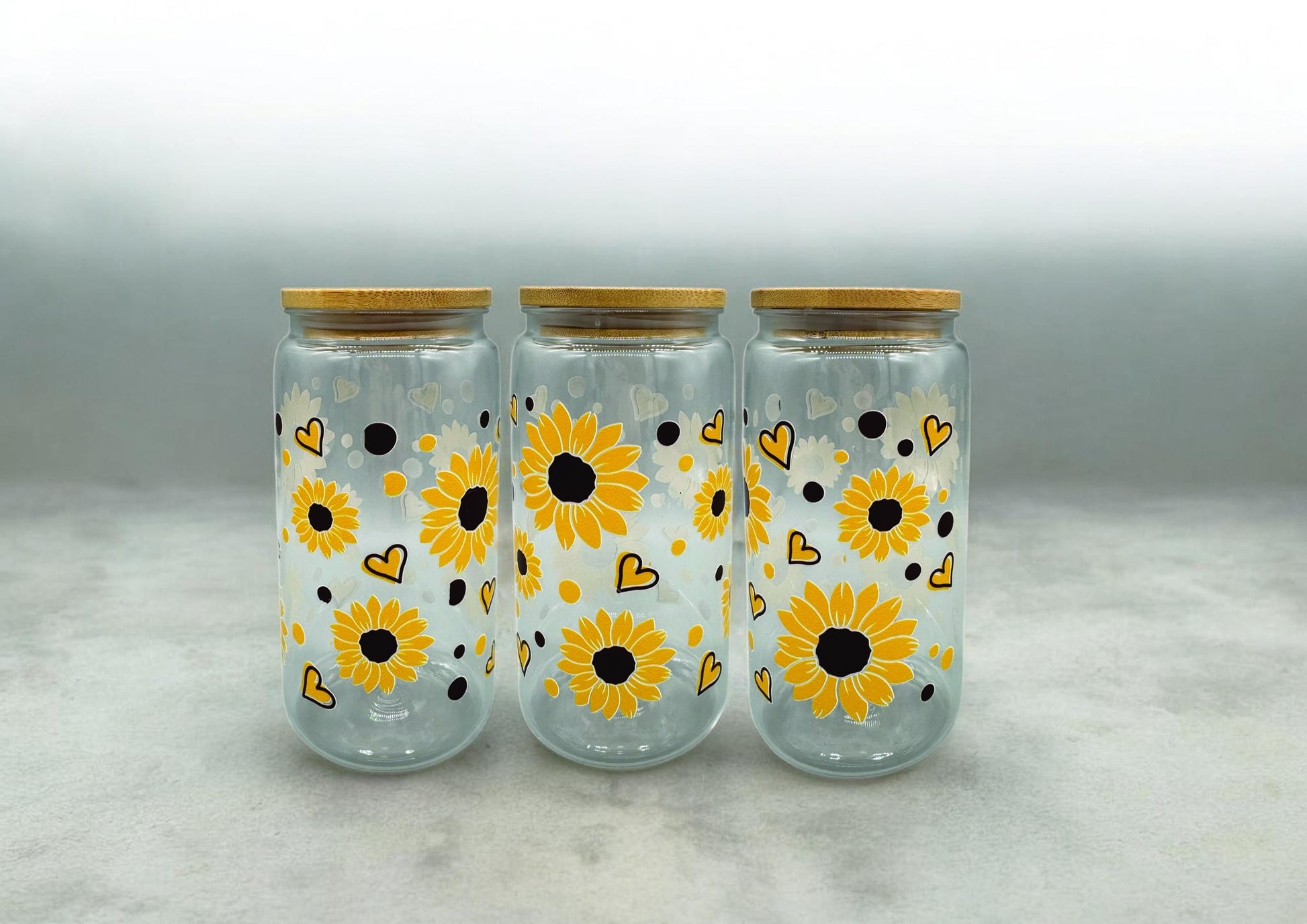 Trinkbecher Blumen mit Herz mit Bambusdeckel und Trinkhalm UV-DTF Motiv 550ml von fks-design
