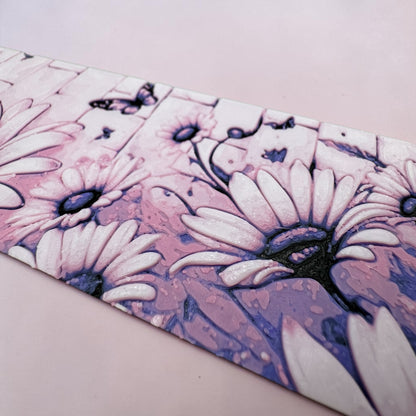 Detailansicht 3D-gedrucktes Lesezeichen mit Blumen und Schmetterlingen in Rosa- und Lilatönen von fks-design
