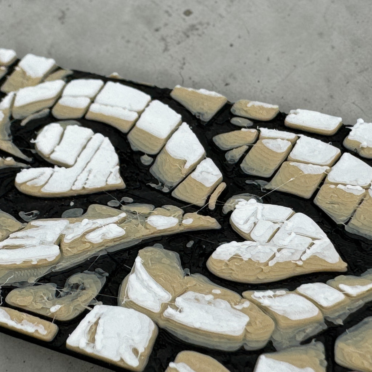 Detailaufnahme HueForge 3D-Druck Lesezeichen Herz Steine – mehrfarbiger Steinmosaik-Schichtdruck aus PLA, von fks-design
